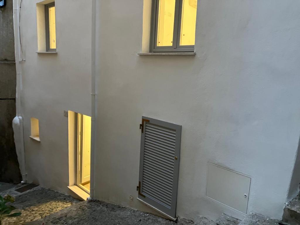 Residenza Nel Borgo L'Appusentu Bed & Breakfast Castelsardo Bagian luar foto